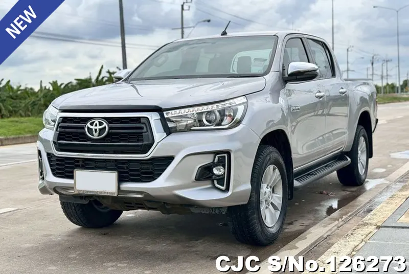 Toyota Hilux in Silver for Sale Image 3