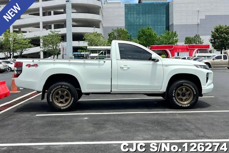 Mitsubishi Triton in White for Sale Image 5