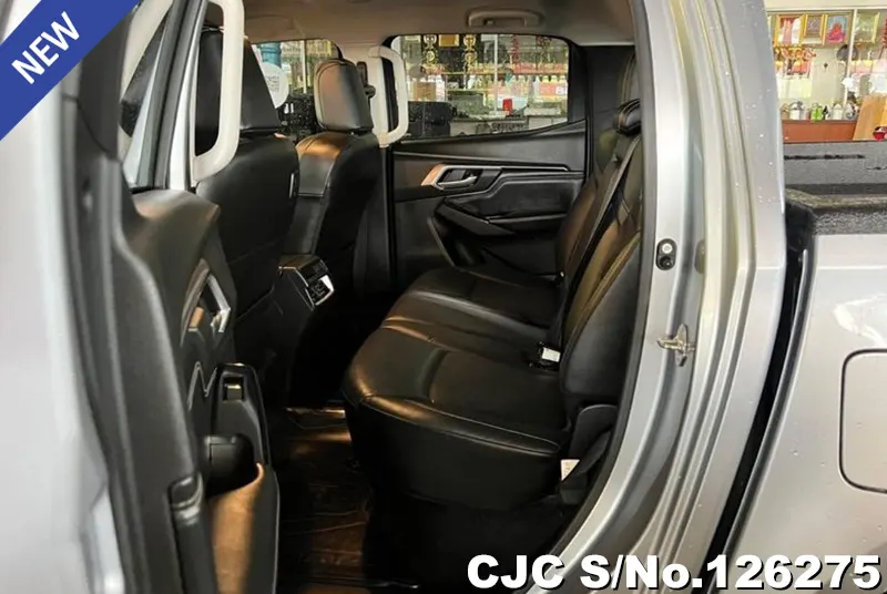 Isuzu D-Max in Silver for Sale Image 10
