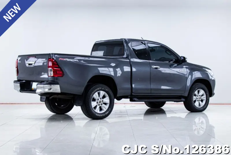 Toyota Hilux in Gray for Sale Image 2