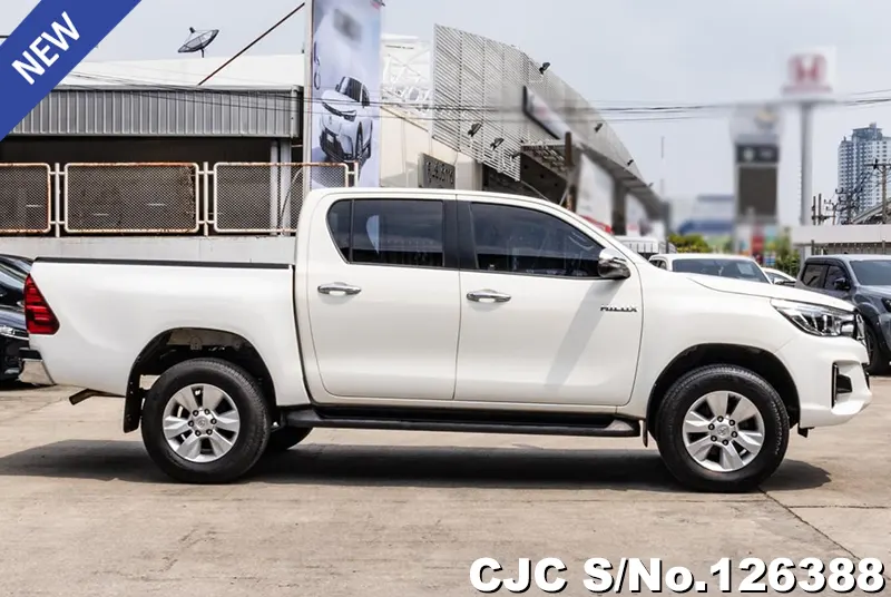 Toyota Hilux in White for Sale Image 6