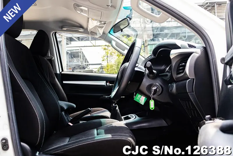 Toyota Hilux in White for Sale Image 9
