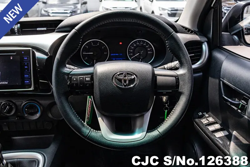Toyota Hilux in White for Sale Image 13