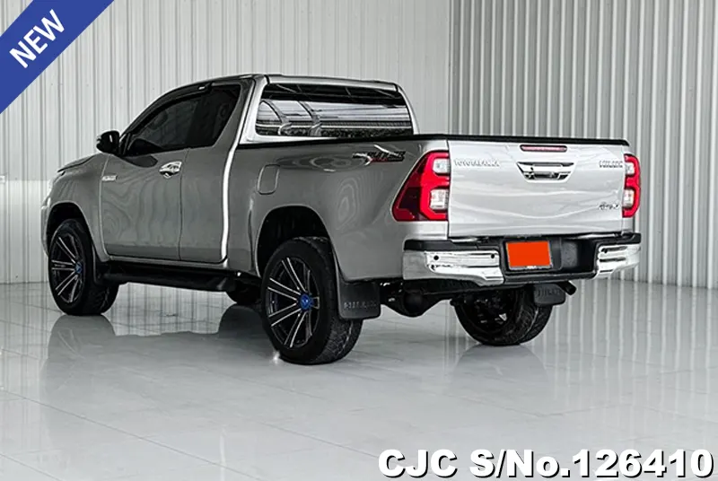 Toyota Hilux in Gray for Sale Image 1