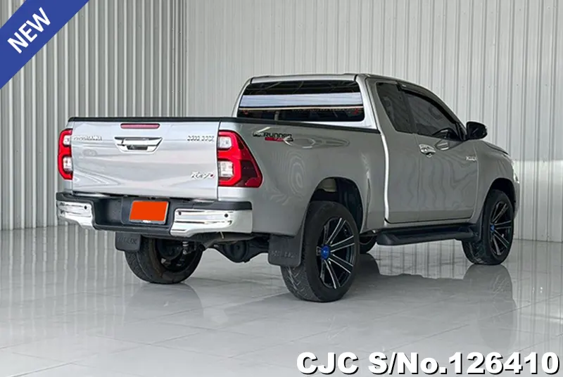 Toyota Hilux in Gray for Sale Image 2
