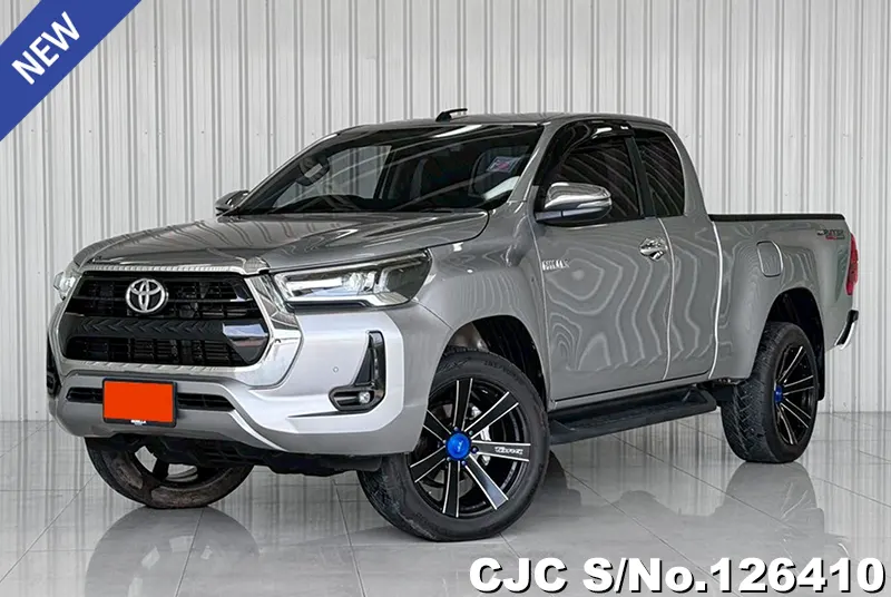 Toyota Hilux in Gray for Sale Image 3