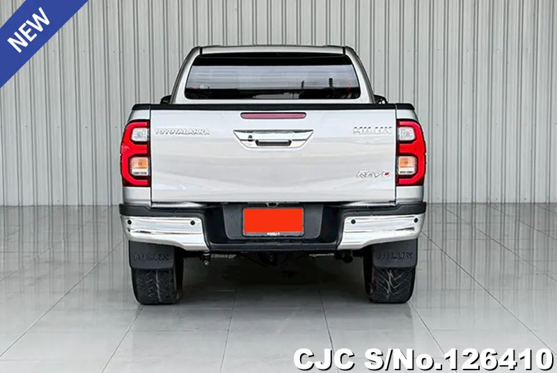 Toyota Hilux in Gray for Sale Image 5