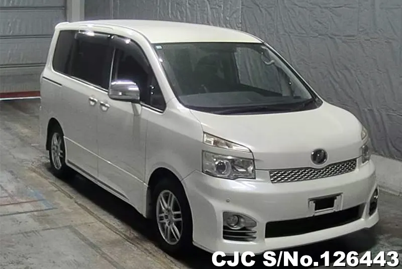Toyota / Voxy 2012