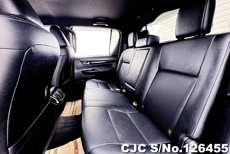 Toyota Hilux in White for Sale Image 9