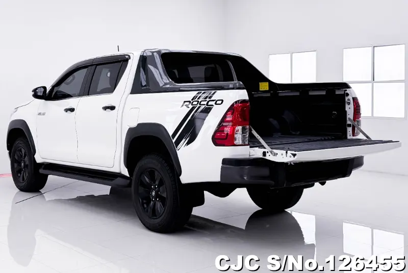 Toyota Hilux in White for Sale Image 4