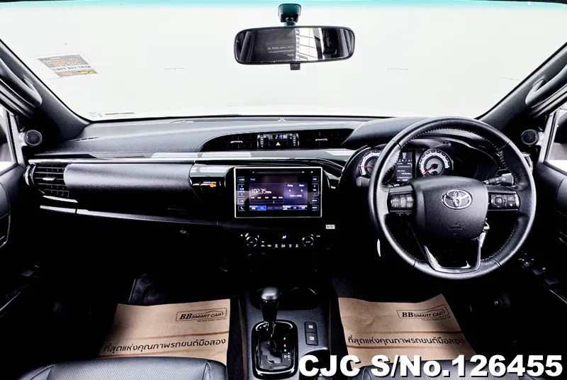 Toyota Hilux in White for Sale Image 8