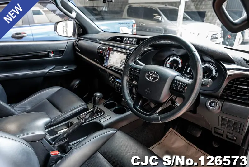 Toyota Hilux in White for Sale Image 8