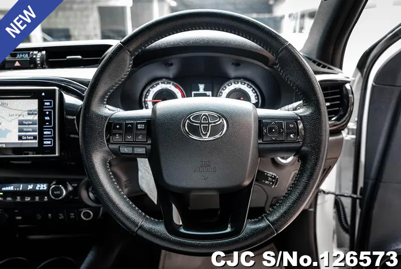 Toyota Hilux in White for Sale Image 12