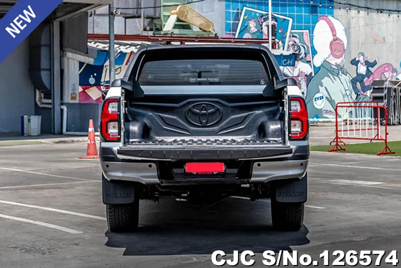 Toyota Hilux in White for Sale Image 6