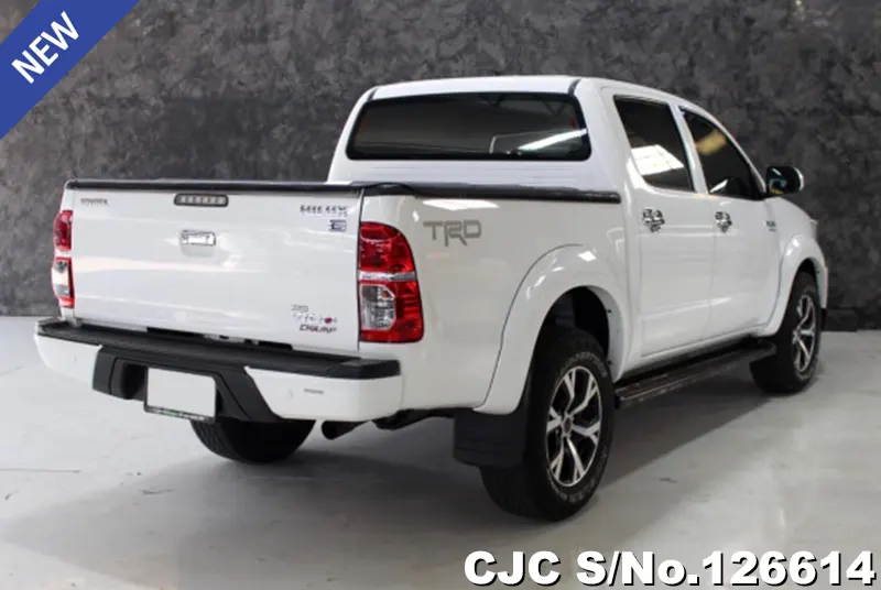 Toyota Hilux in White for Sale Image 2