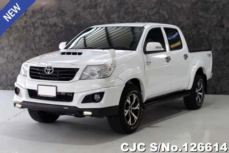 Toyota Hilux in White for Sale Image 3