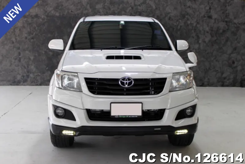 Toyota Hilux in White for Sale Image 4