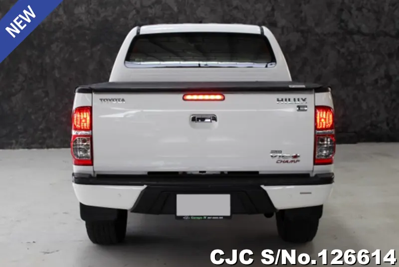 Toyota Hilux in White for Sale Image 5