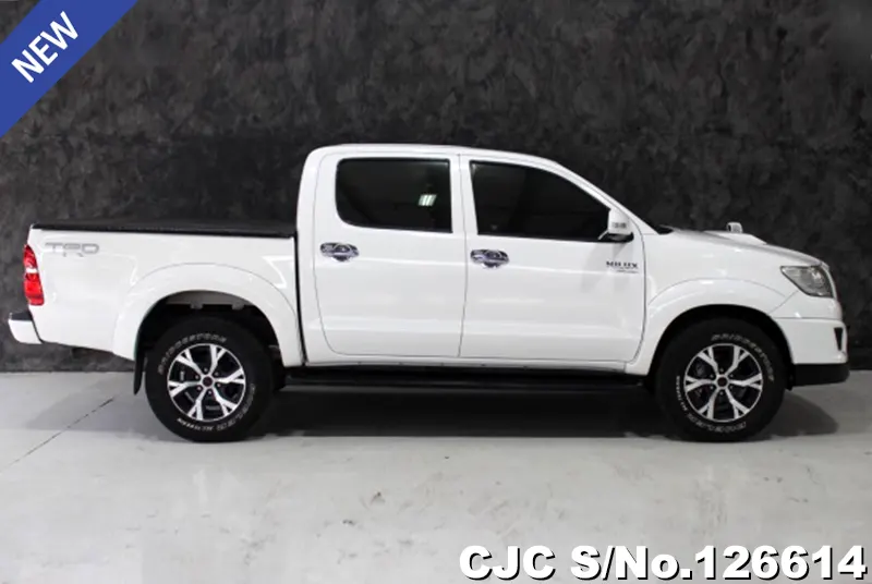 Toyota Hilux in White for Sale Image 6