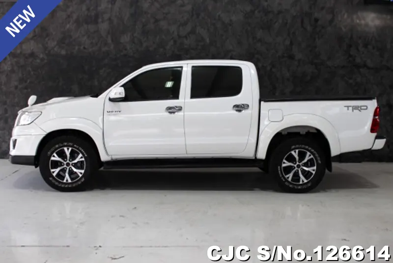 Toyota Hilux in White for Sale Image 7