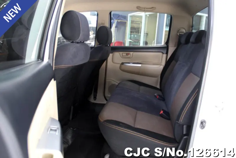 Toyota Hilux in White for Sale Image 11