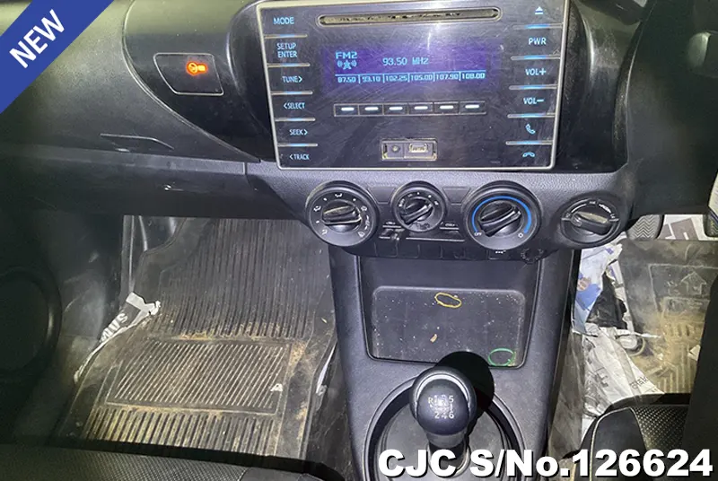 Toyota Hilux in Gray for Sale Image 9