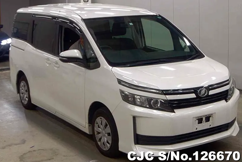 Toyota / Voxy 2016