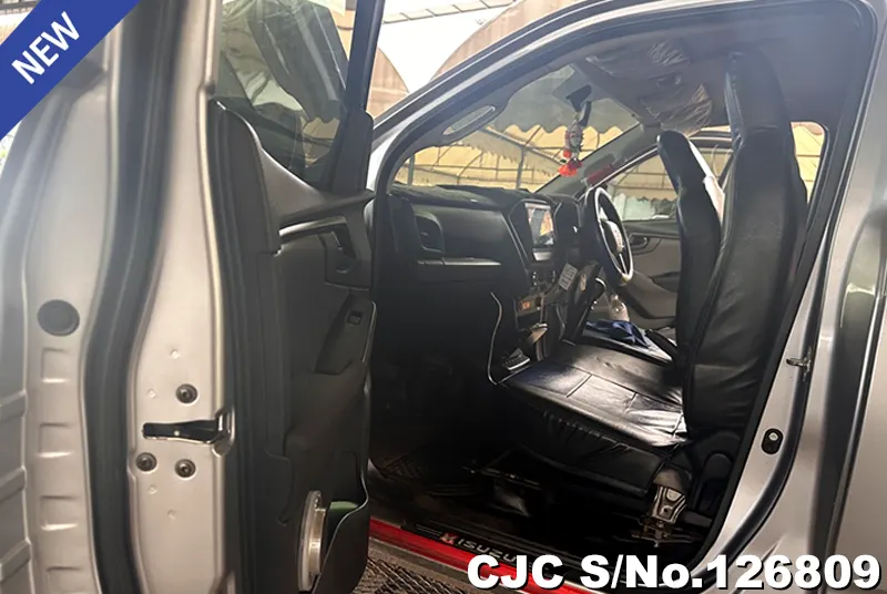 Isuzu D-Max in Gray for Sale Image 8
