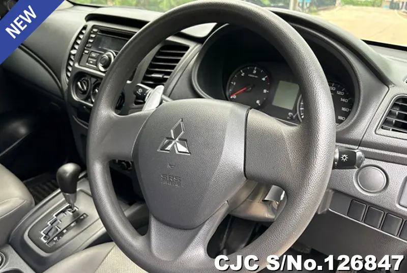 Mitsubishi Triton in White for Sale Image 8