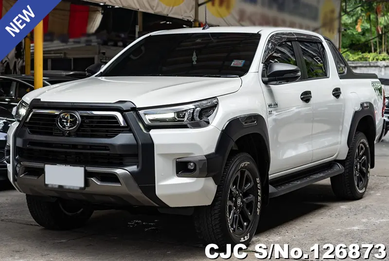 Toyota Hilux in White for Sale Image 3