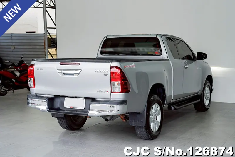 Toyota Hilux in Silver for Sale Image 2