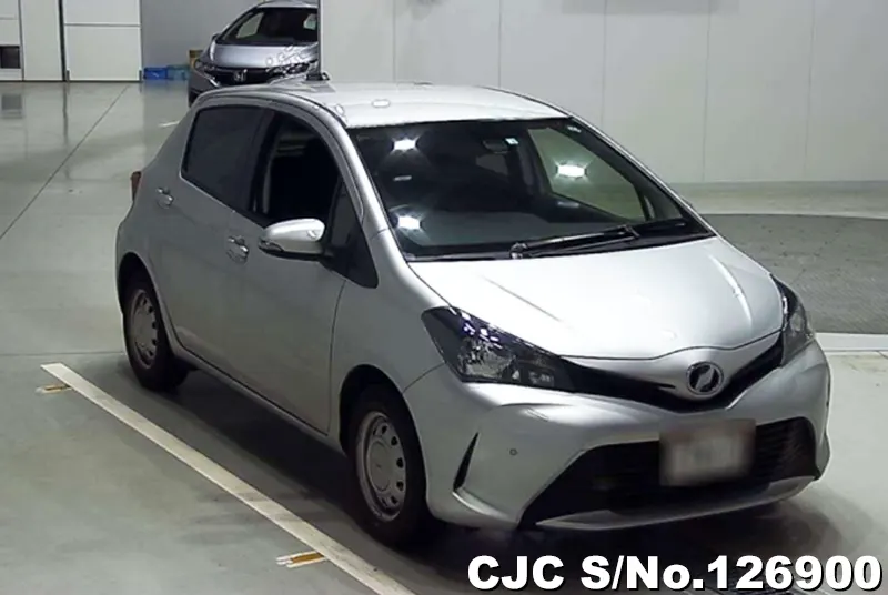 2016 Toyota / Vitz Stock No. 126900