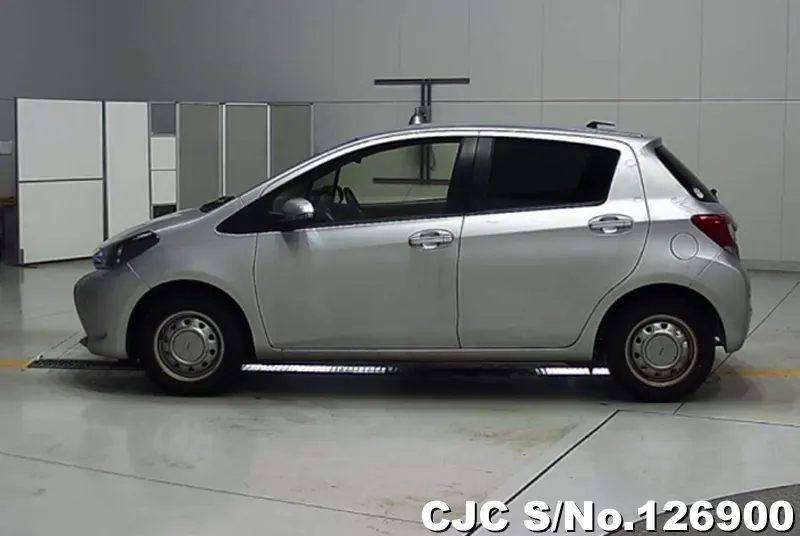2016 Toyota / Vitz Stock No. 126900