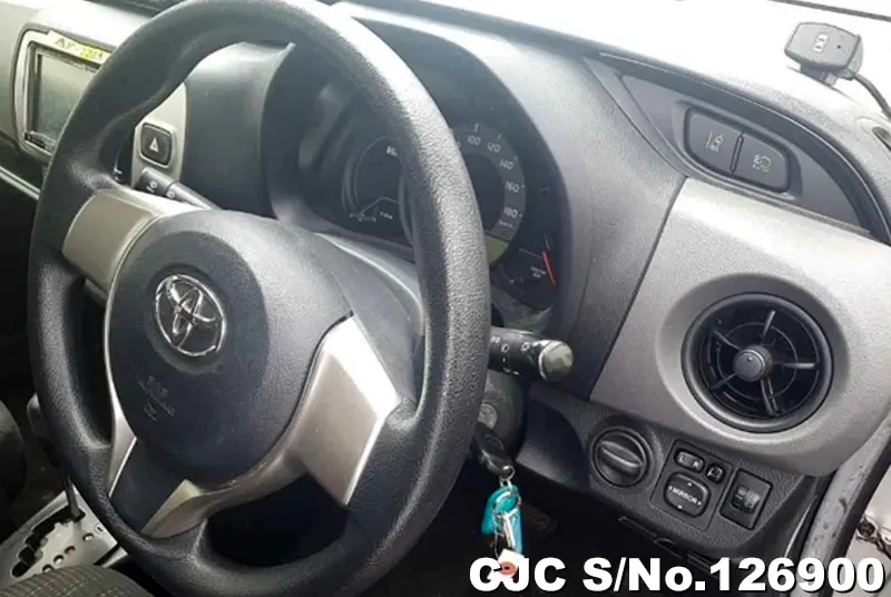 2016 Toyota / Vitz Stock No. 126900