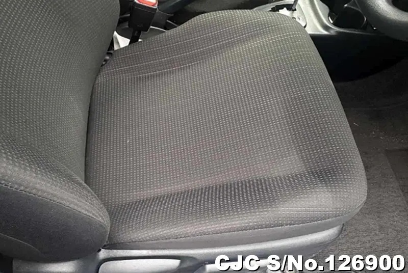 2016 Toyota / Vitz Stock No. 126900