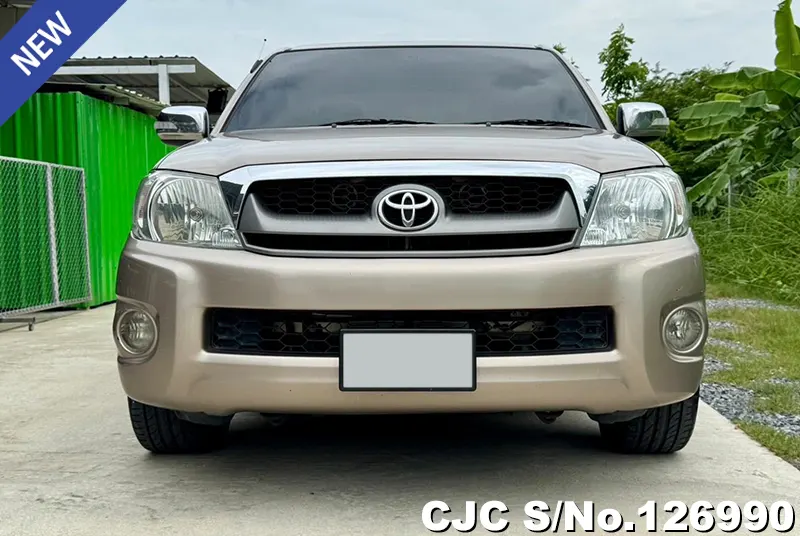 Toyota Hilux in Gold for Sale Image 4