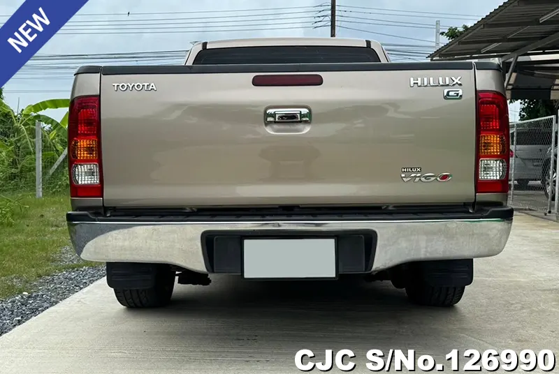 Toyota Hilux in Gold for Sale Image 5