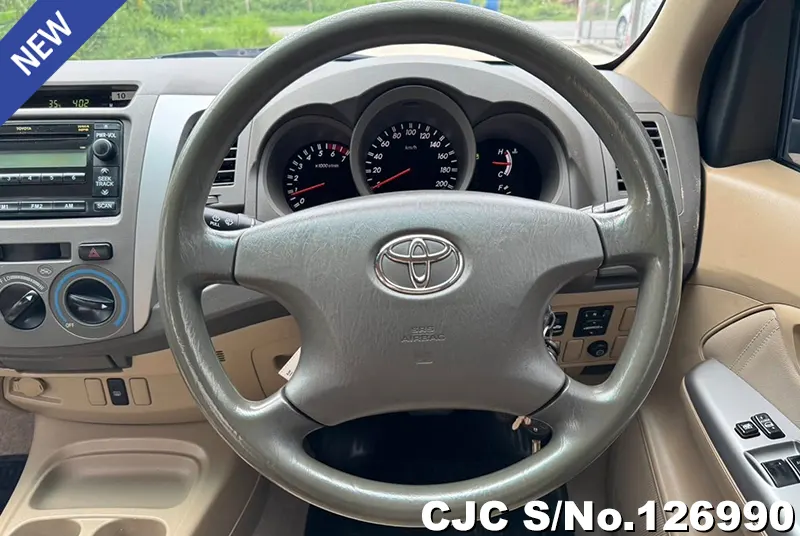 Toyota Hilux in Gold for Sale Image 14