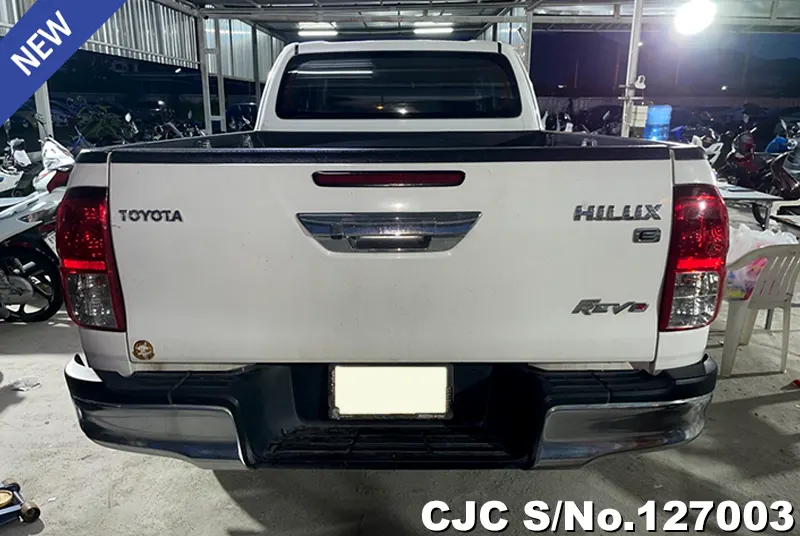 Toyota Hilux in White for Sale Image 6