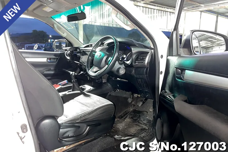 Toyota Hilux in White for Sale Image 8