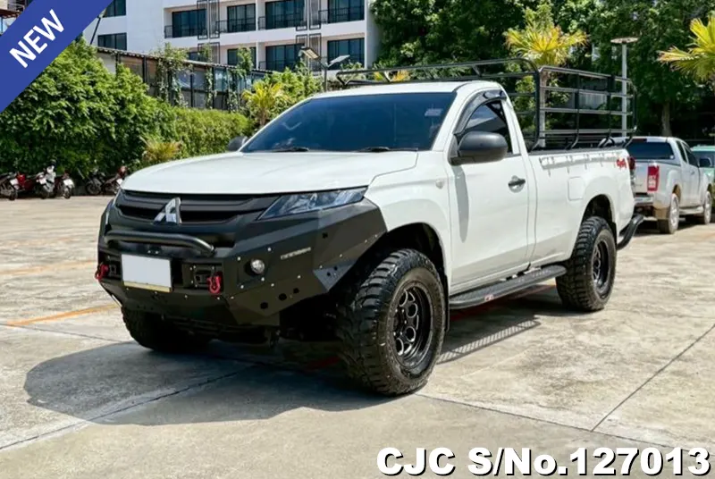 Mitsubishi Triton in White for Sale Image 3