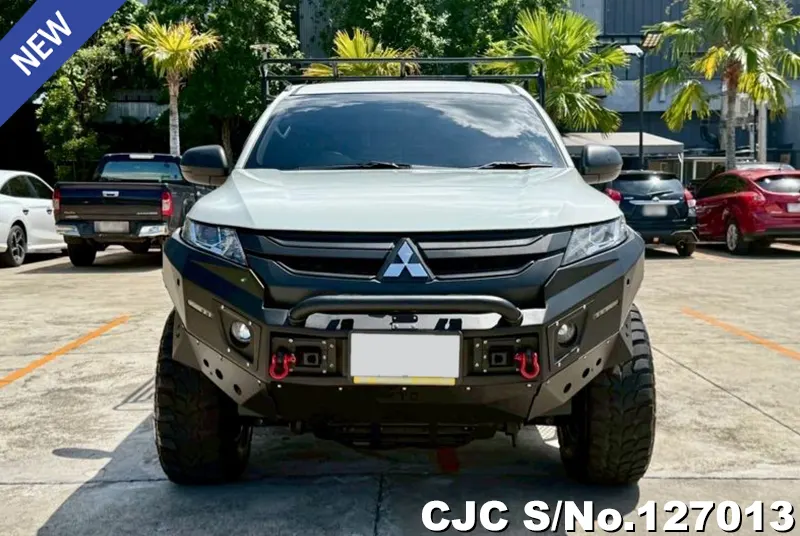 Mitsubishi Triton in White for Sale Image 5