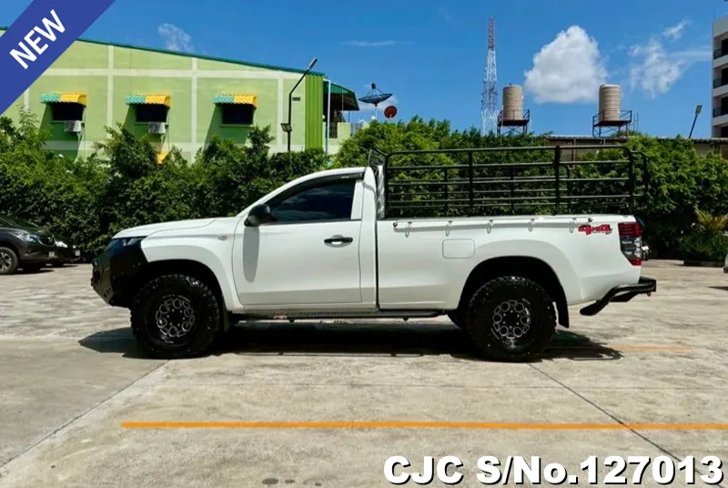 Mitsubishi Triton in White for Sale Image 6