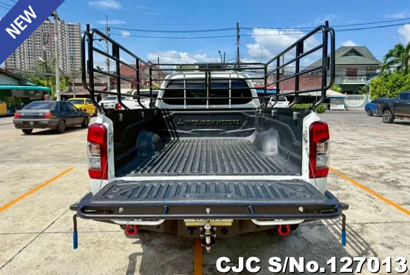 Mitsubishi Triton in White for Sale Image 7