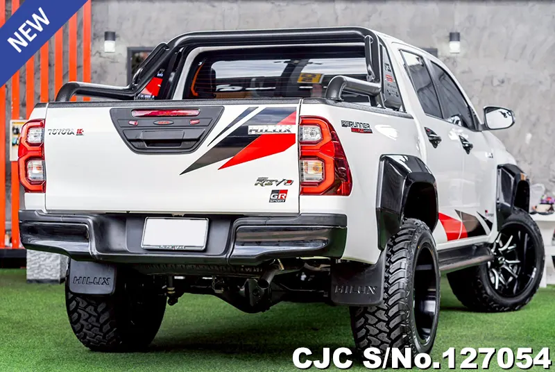 Toyota Hilux in White for Sale Image 2