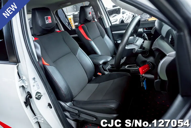 Toyota Hilux in White for Sale Image 5