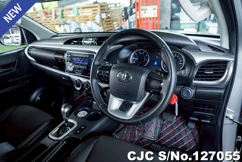 Toyota Hilux in Gray for Sale Image 5