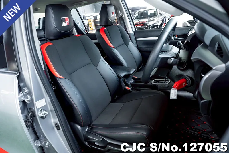 Toyota Hilux in Gray for Sale Image 6