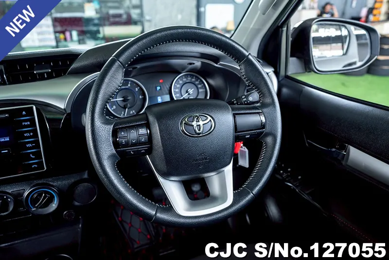 Toyota Hilux in Gray for Sale Image 8
