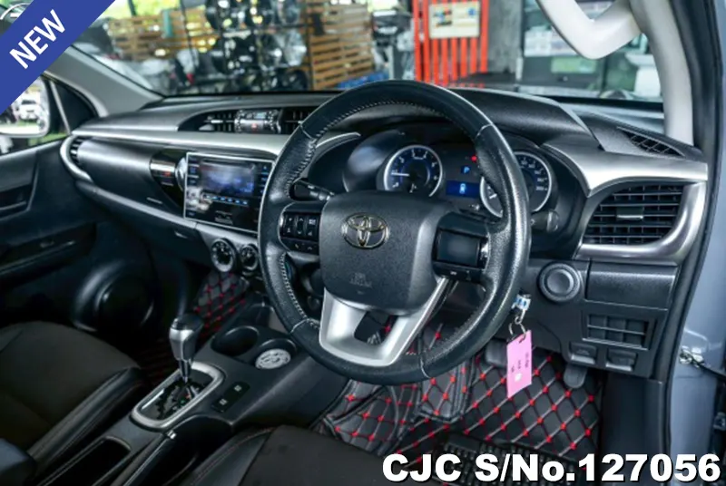 Toyota Hilux in Gray for Sale Image 5